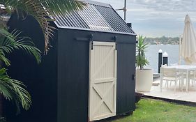 Sydney Harbourfront Boathouse And Studio Escape
